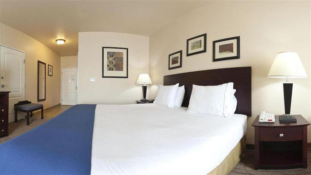 Holiday Inn Express Hotel & Suites Marshall By Ihg Eksteriør billede
