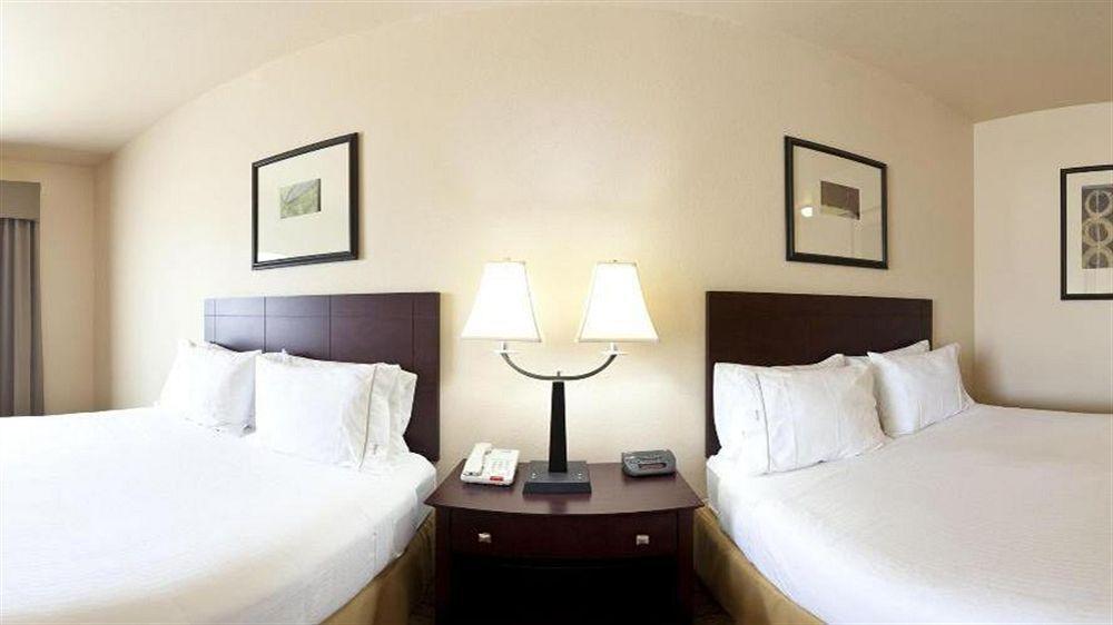 Holiday Inn Express Hotel & Suites Marshall By Ihg Eksteriør billede