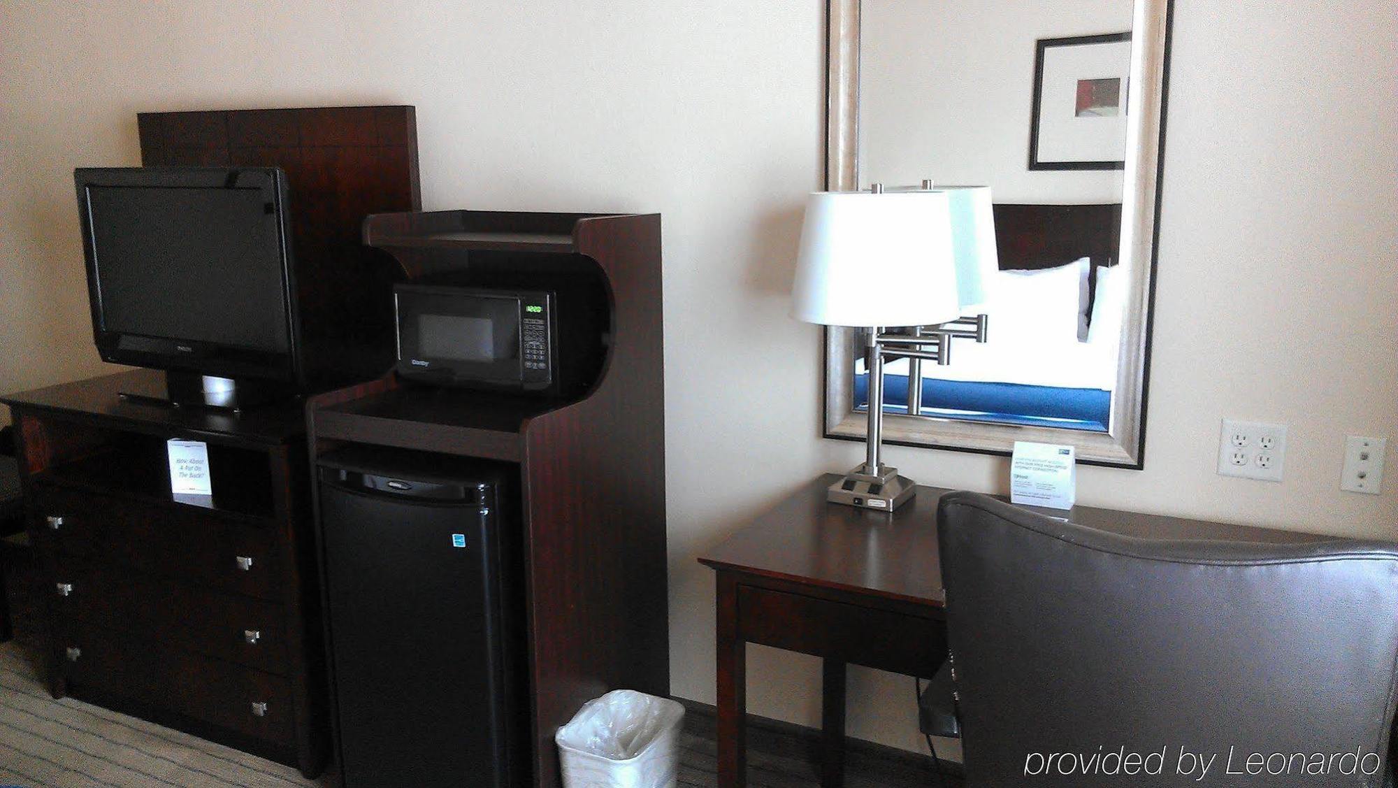 Holiday Inn Express Hotel & Suites Marshall By Ihg Eksteriør billede